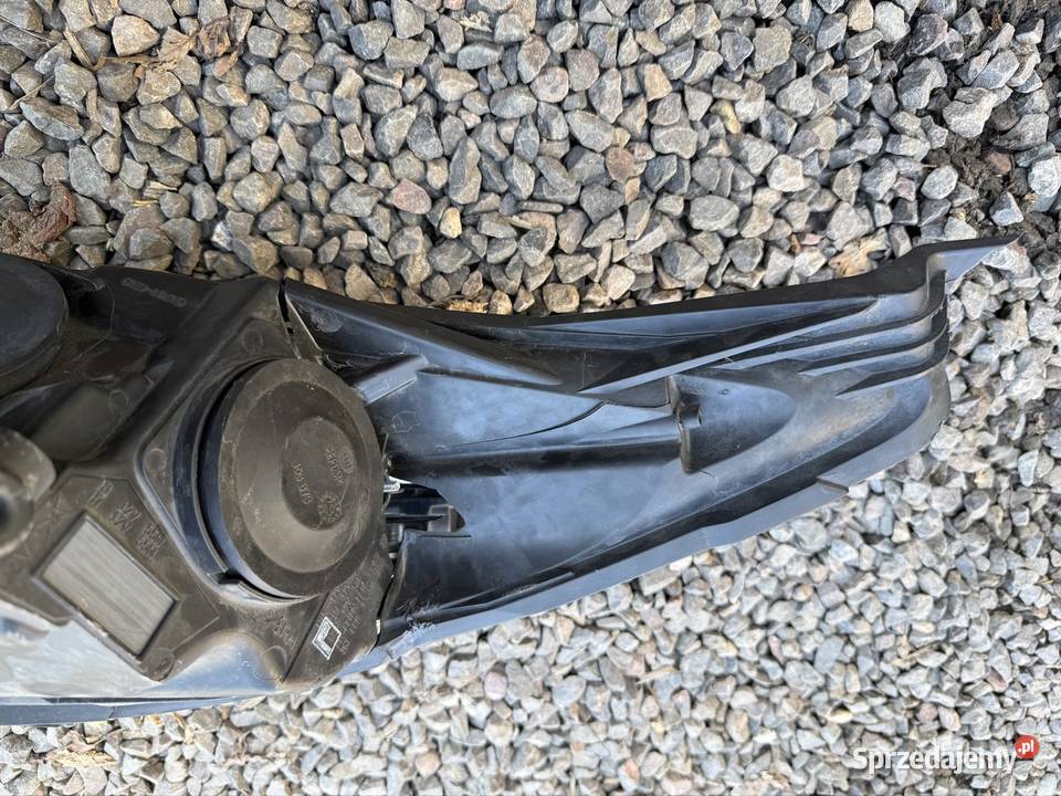 Lampa przednia prawa LED Ford Fiesta MK7 Lift Radlin