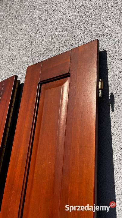 Solidne drzwi drewniane z ościeżnicą do Sarnów