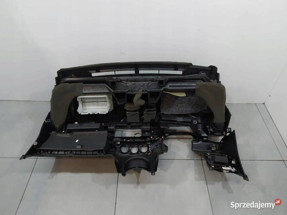 DESKA ROZDZIELCZA KOKPIT PULPIT EU Toyota Yaris Rok produkcji 2013 sprzedam