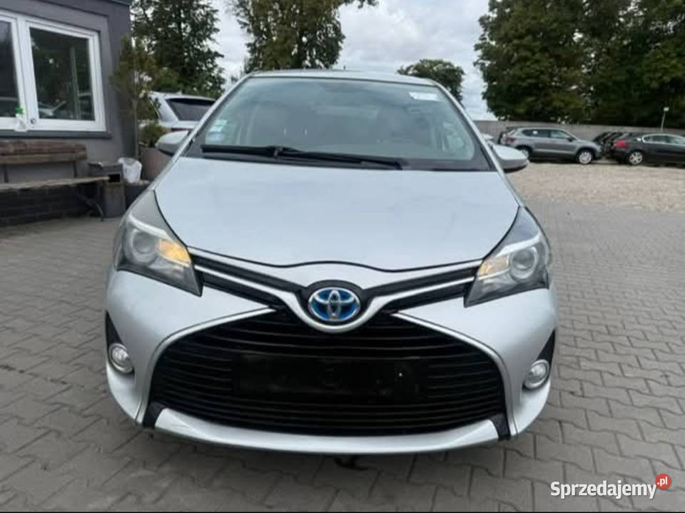 Toyota Yaris 15 hybryda automat 2015r autoalarm Nowa Ruda
