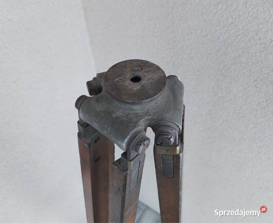Stary drewniany trójnóg statyw geodezyjny Tczew