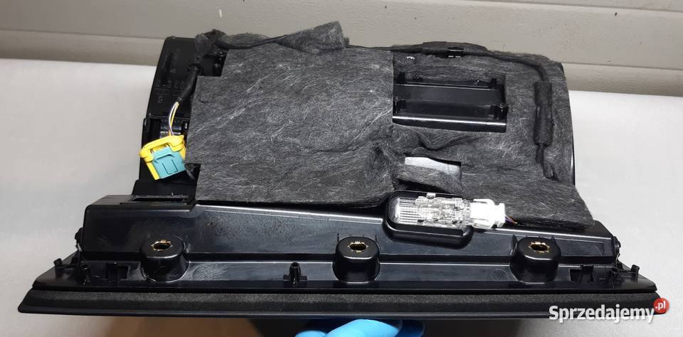 SCHOWEK PASAŻERA AUDI Q3 8U1857035G Mielęcin sprzedam