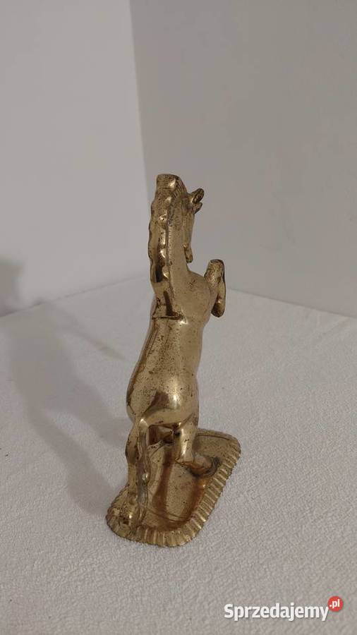 Koń z Mosiądzu stojący Krzykawa