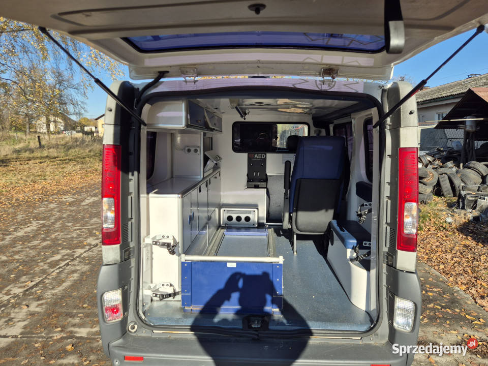 RENAULT Trafic 20 dCi 115 2011 r Ambulans Grodziec sprzedam