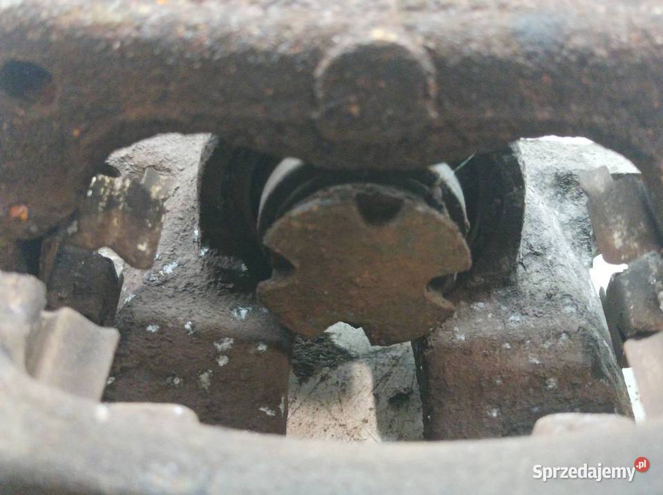 ZACISK HAMULCOWY LEWY PRAWY TYŁ 14 D E18 Toyota