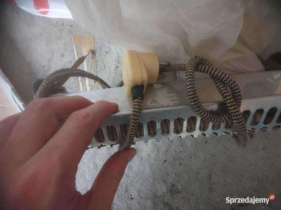 Grzejnik stary retro PRL PN 87 Kraków 220 V 750 Warszawa sprzedam