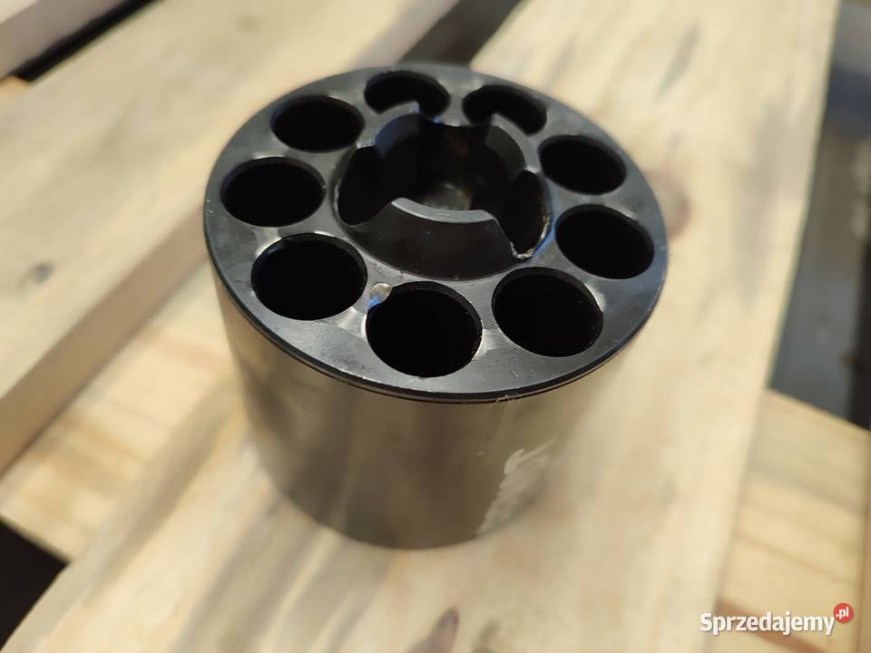 Cylinder pompy skrzyni E718100430012 Fendt 700 wielkopolskie Wilkowo