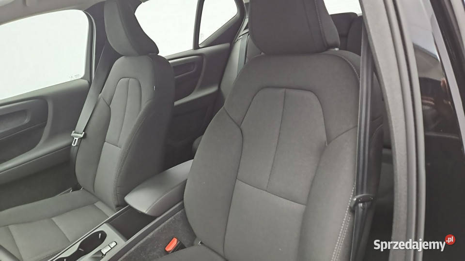 Volvo XC 40 T2 Essential aut Z Polskiego Salonu Warszawa