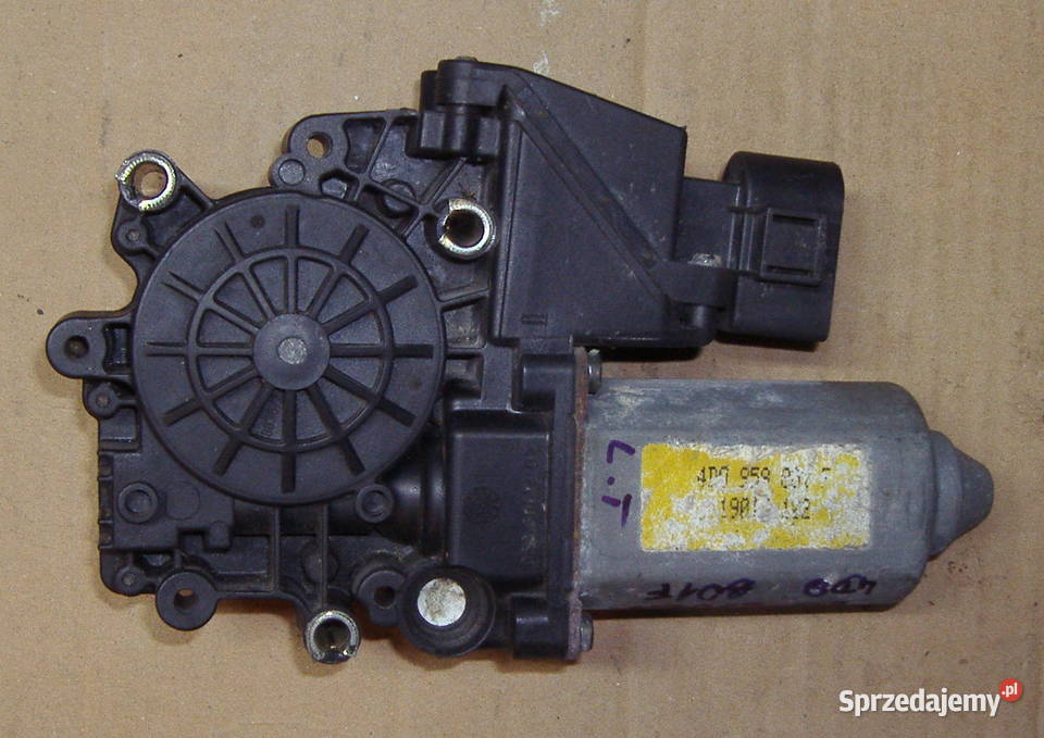 AUDI A8 SILNIK PODNOSZENIA SZYBY 4D0959801F osobowe Wyposażenie elektryczne śląskie