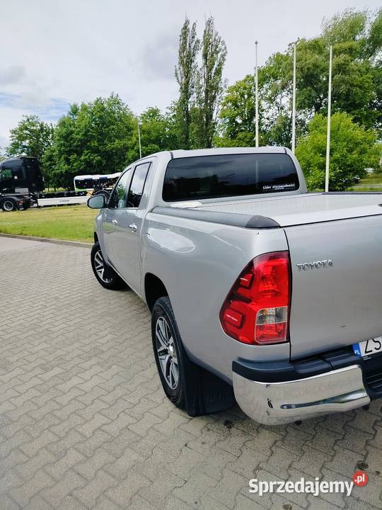 Toyota Hilux grudzień 2017 4/5 sprzedam