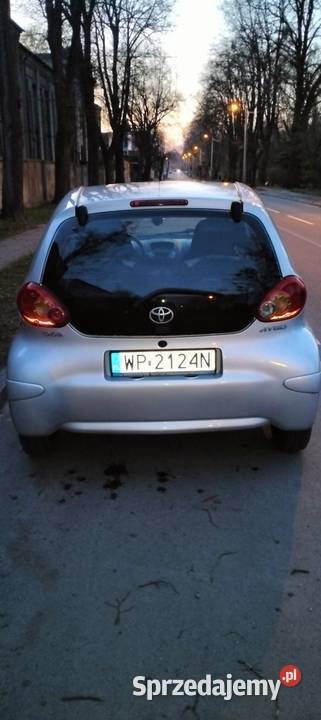 TOYOTA Aygo z klimatyzacją ABS sprzedam