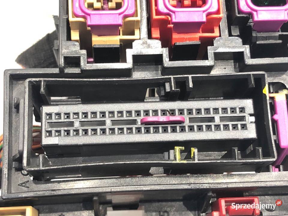 SKRZYNKA BEZPIECZNIKÓW AUDI A6 C7 Kombi 1118 20 podkarpackie