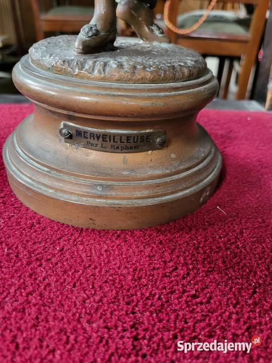 Świecznik dama z cynkalu Antyki