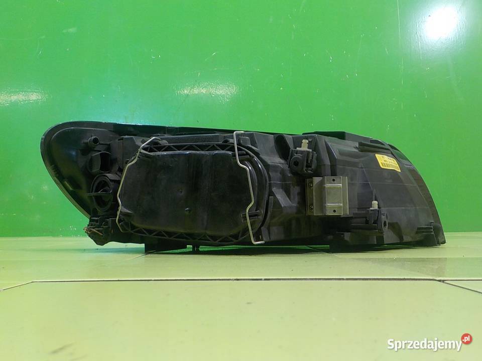 VOLVO C30 20 D 07r 2D lampa lewa przod 31283158 Suków sprzedam