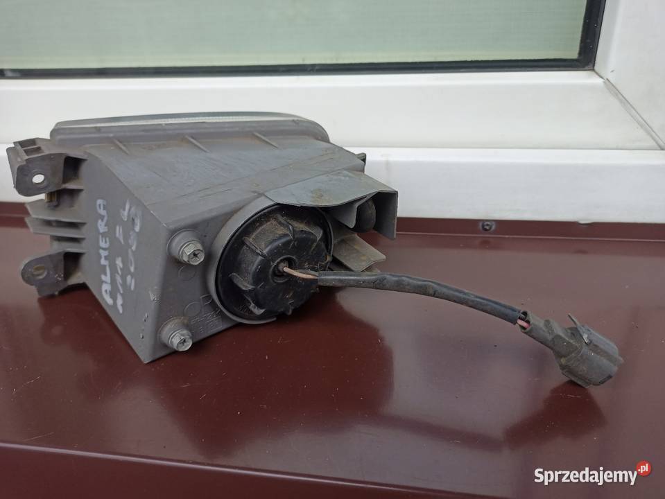 Nissan Almera N15 LIFT FL halogen prawy lampa Części samochodowe łódzkie Sieradz