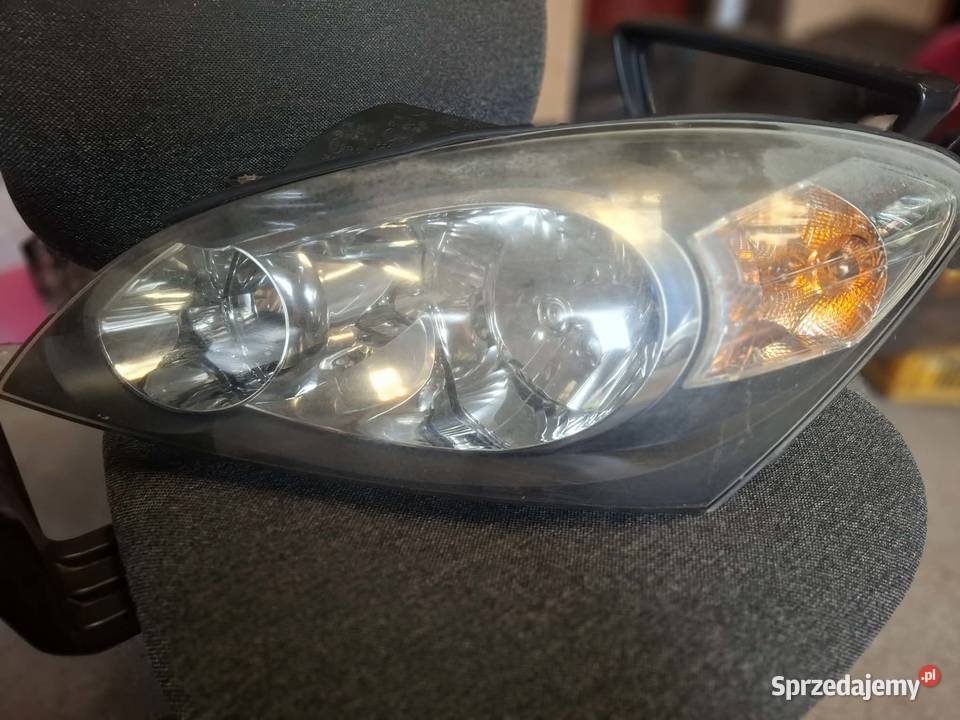 Komplet Lamp przednich z czarnym środkiem do Kia