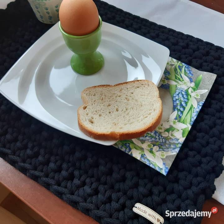 Podkładki na stół pod talerze ze sznurka