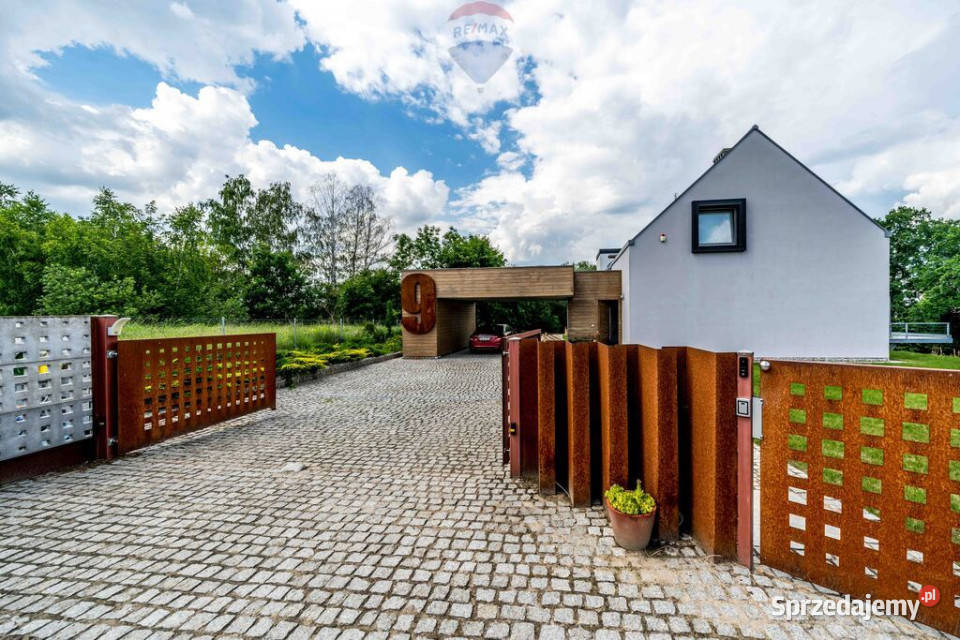 Nowoczesny świetny dom ogród staw Chyby