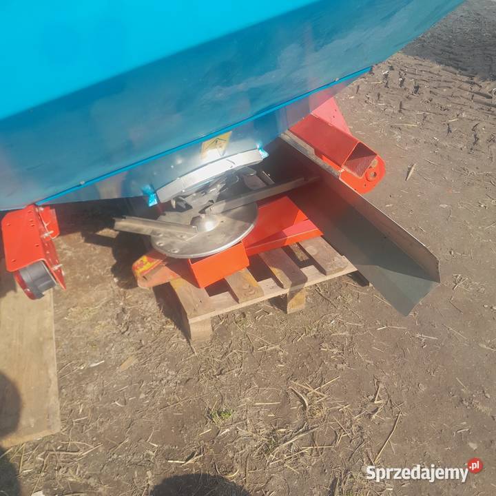 Rozsiewacz nawozu nieuszkodzony Nielbark