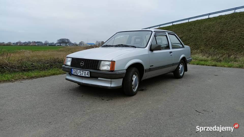 Opel Corsa TR Sedan 1983 rok jak nowy