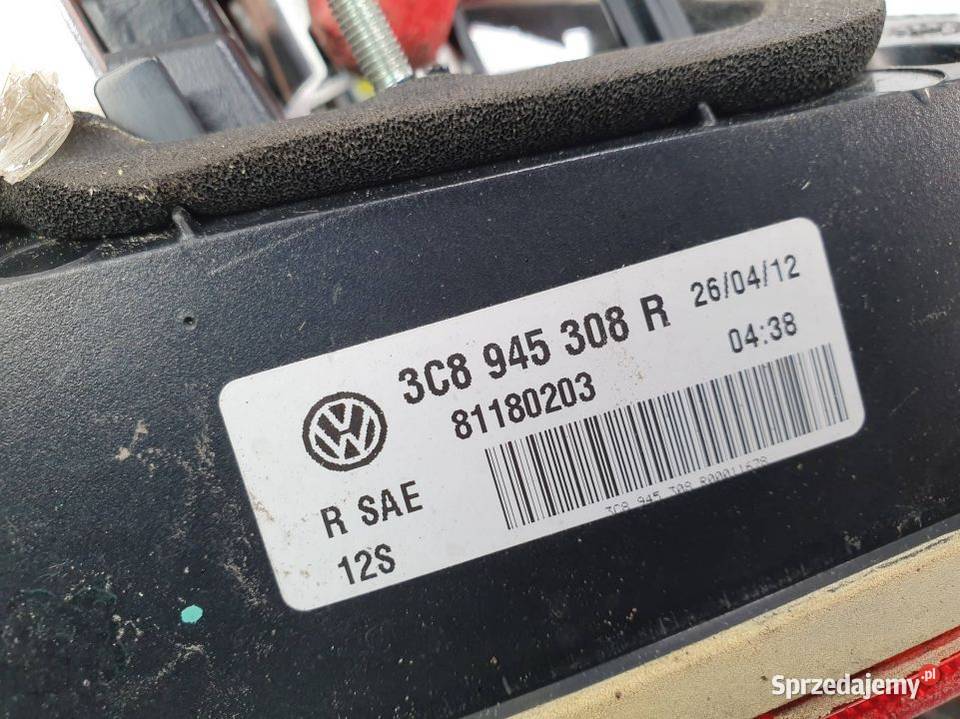 LAMPA W KLAPE PRAWA VOLKSWAGEN PASSAT CC Lipno
