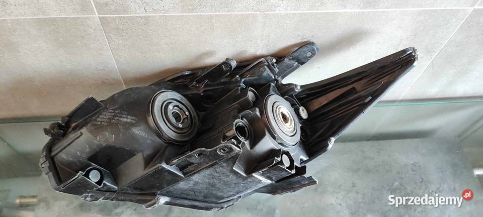 TOYOTA PRIUS 3 XW30 PRAWA LAMPA PRZÓD Ostroróg