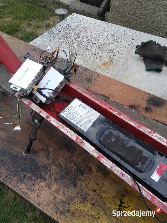 Uszkodzona hulajnoga elektryczna Fiat 500 Chrząstawa Mała