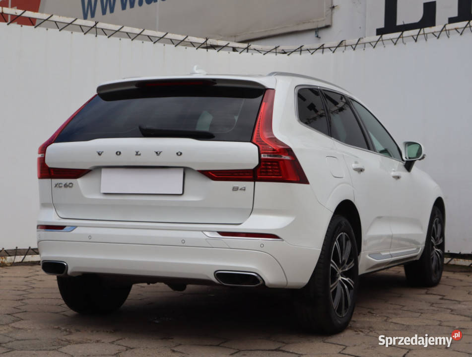 Volvo XC60 B4 światła przeciwmgielne