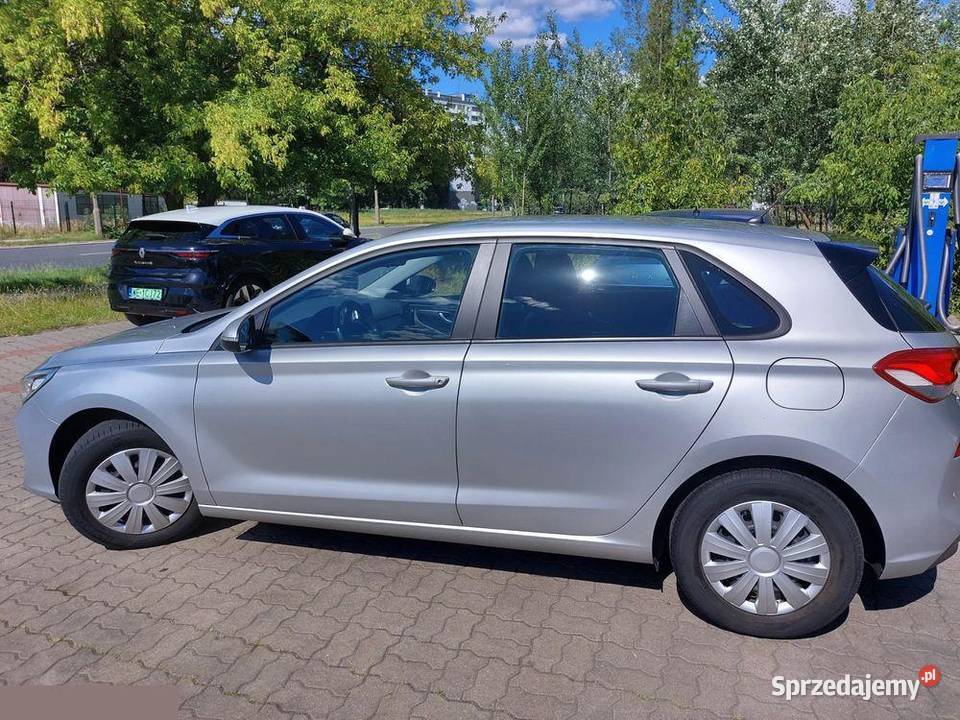 Hyundai i30 14 Benzyna Classic 100 2019r Warszawa