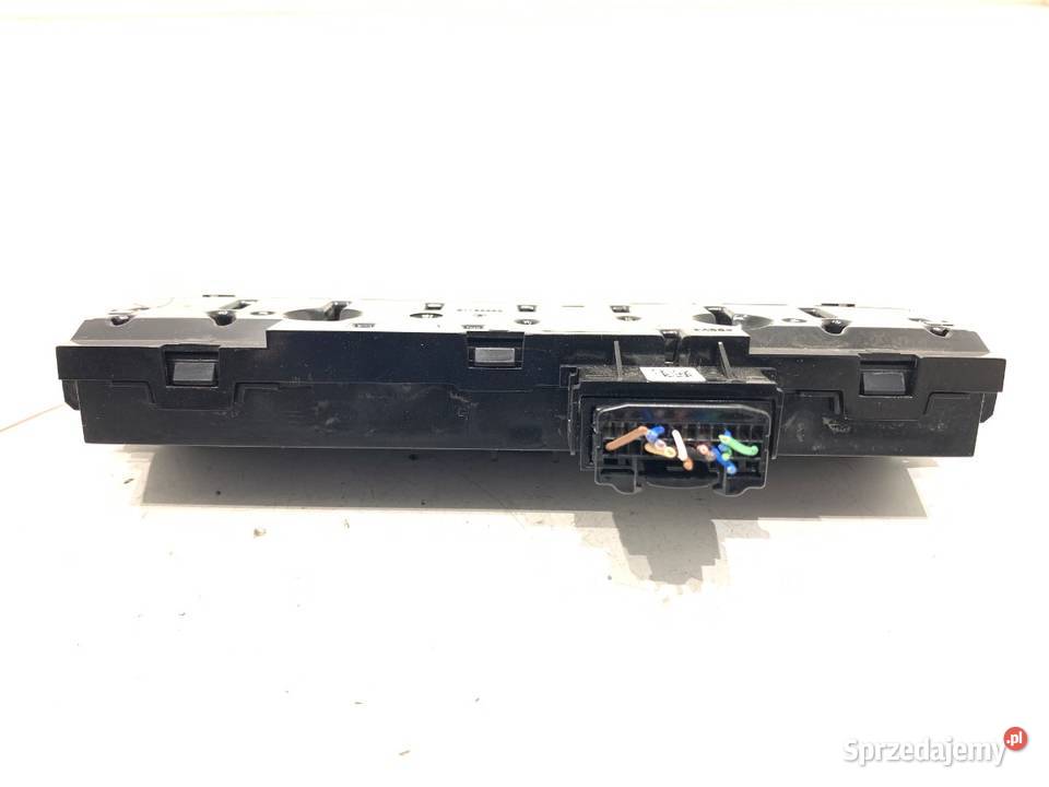 WŁĄCZNIK ŚWIATEŁ AWARYJNYCH DACIA DUSTER