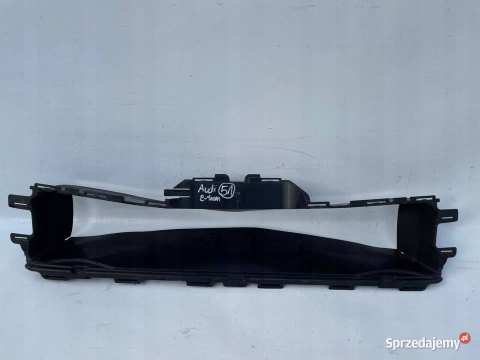 KIEROWNICA POWIETRZA WLOT AUDI E TRON 4KE121285