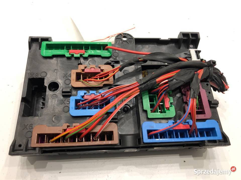 SKRZYNKA BEZPIECZNIKÓW BMW G30 8713127 osobowe podkarpackie