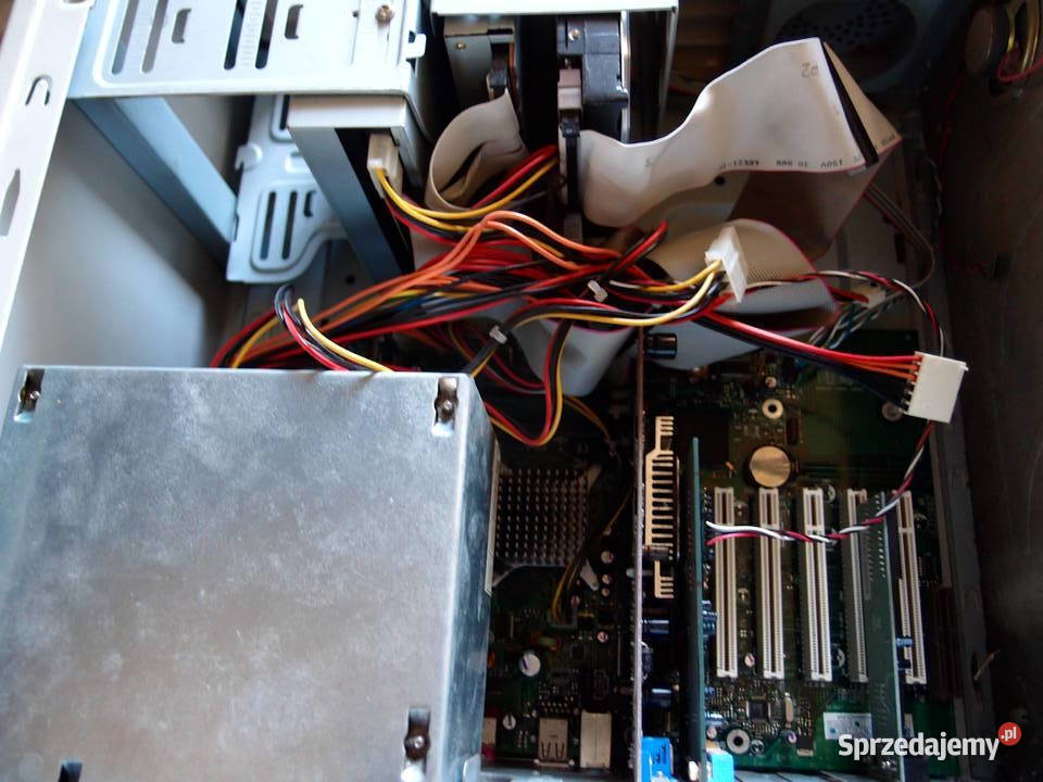 z dawnych lat Komputery PC z 98roku i 2002r z Łódź