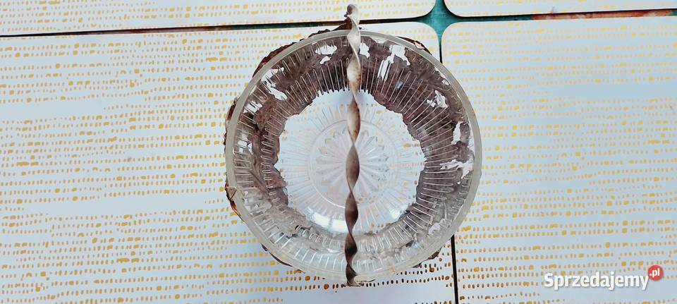 Kryształowa cukiernica Hefra w metalowym koszyku Wąbrzeźno