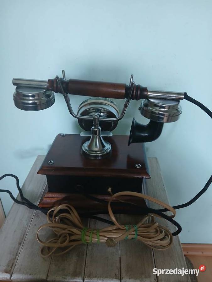 Telefon w stylu retro z czasów PRLu Kraków