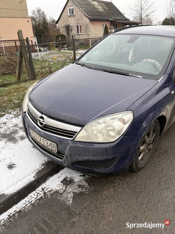 Syndyk sprzeda 12 pojazdu Opel Astra Kalinowa