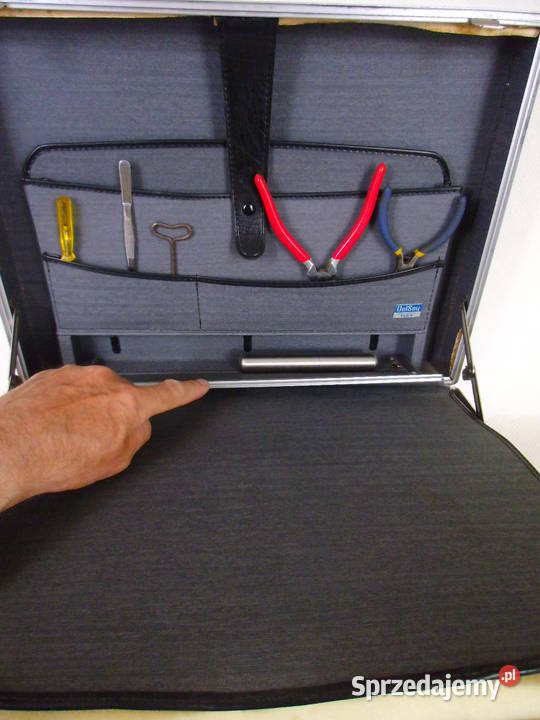 Komplet narzędzi we francuskiej walizeczce dolnośląskie Bielawa sprzedam