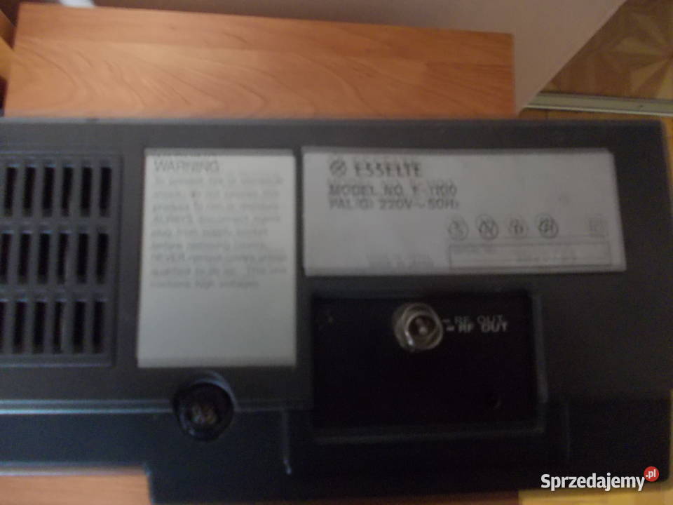 Magnetowid ESSELTE E1100 z lat PRL Magnetowidy Dęblin