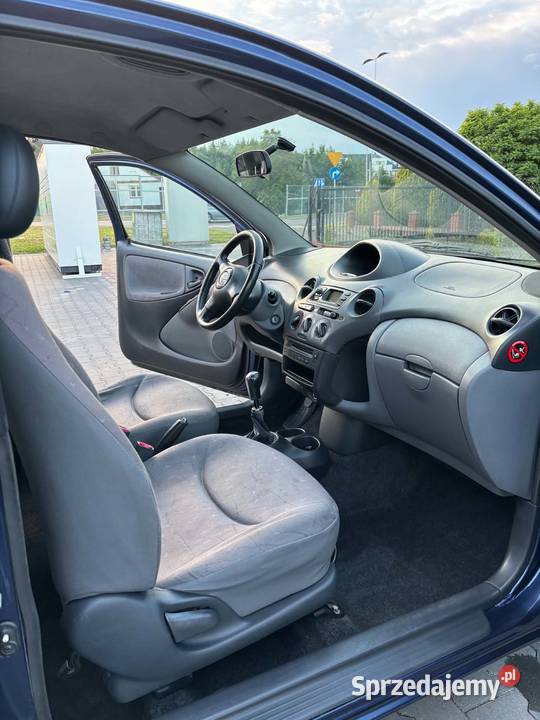 Sprzedam Toyota Yaris 10 2300