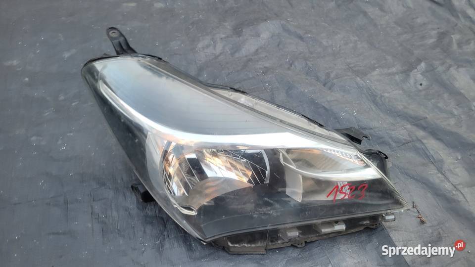 TOYOTA YARIS III 3 LIFT REFLEKTOR PRAWY LAMPA osobowe Ruda Śląska