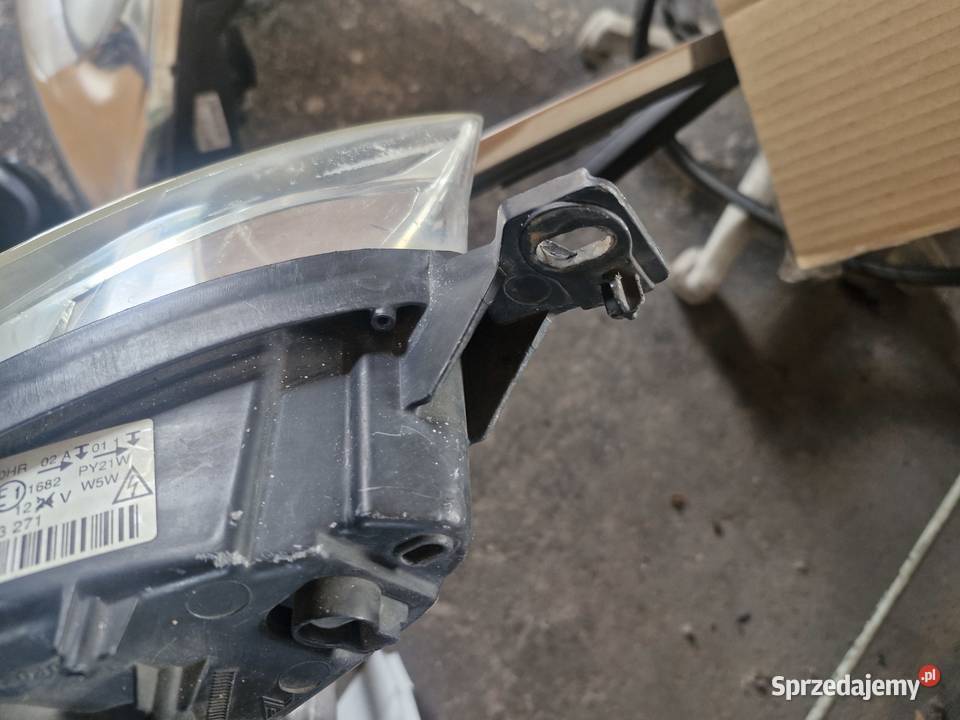 LAMPA PEUGEOT 407 XENON PRAWY I LEWY Lampy przednie