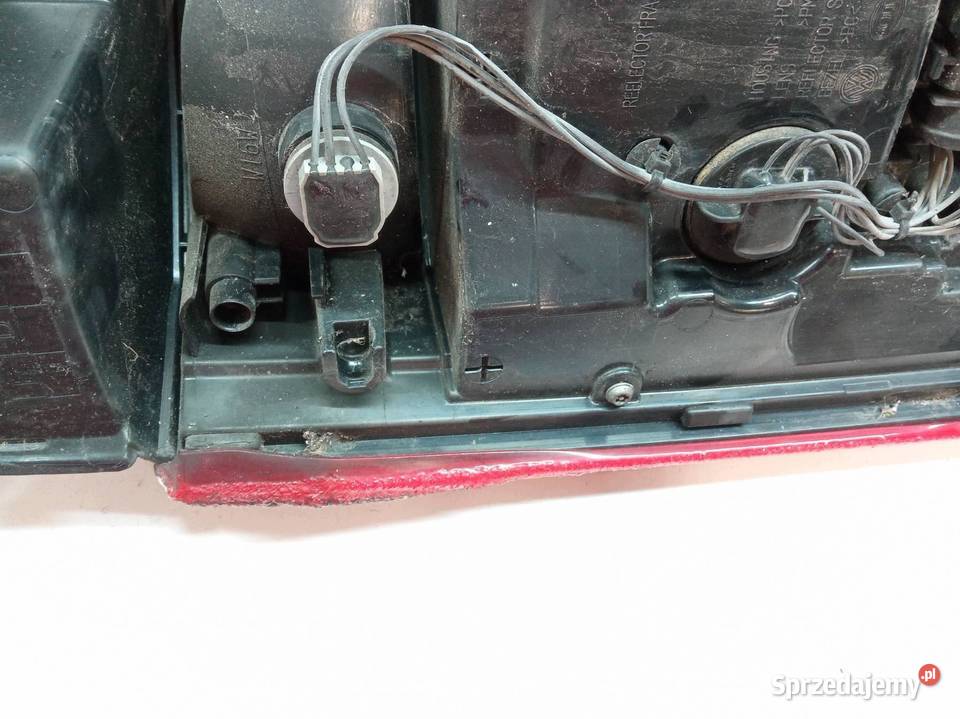 LAMPA TYŁ PRAWA LED USZKODZONA 7E0945208F sprzedam