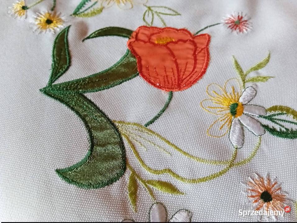 Obrus z haftem tulipany I szeroką koronką biały Dom i Ogród Alwernia