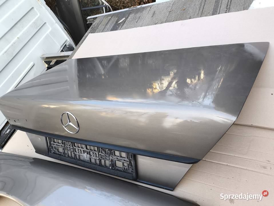 Mercedes W124 tylna klapa bez rdzy w kolor 124