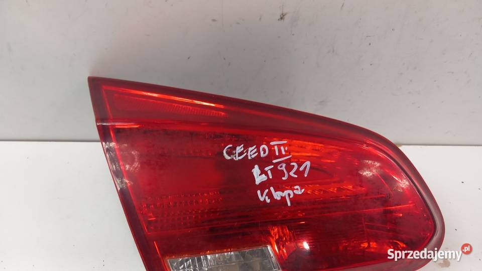 KIA CEED II HB LAMPA TYŁ LEWA W KLAPĘ osobowe Zbierkowo