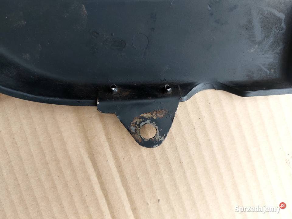 Suzuki GT 380 550 boczek lewy pokrywa dekiel Sieciechów