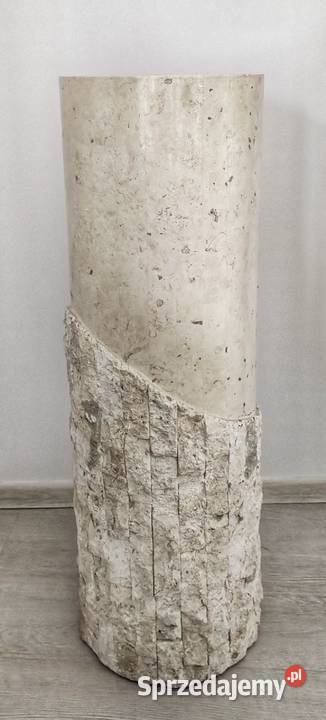 Kolumna postument z trawertynu Grodzisk Mazowiecki