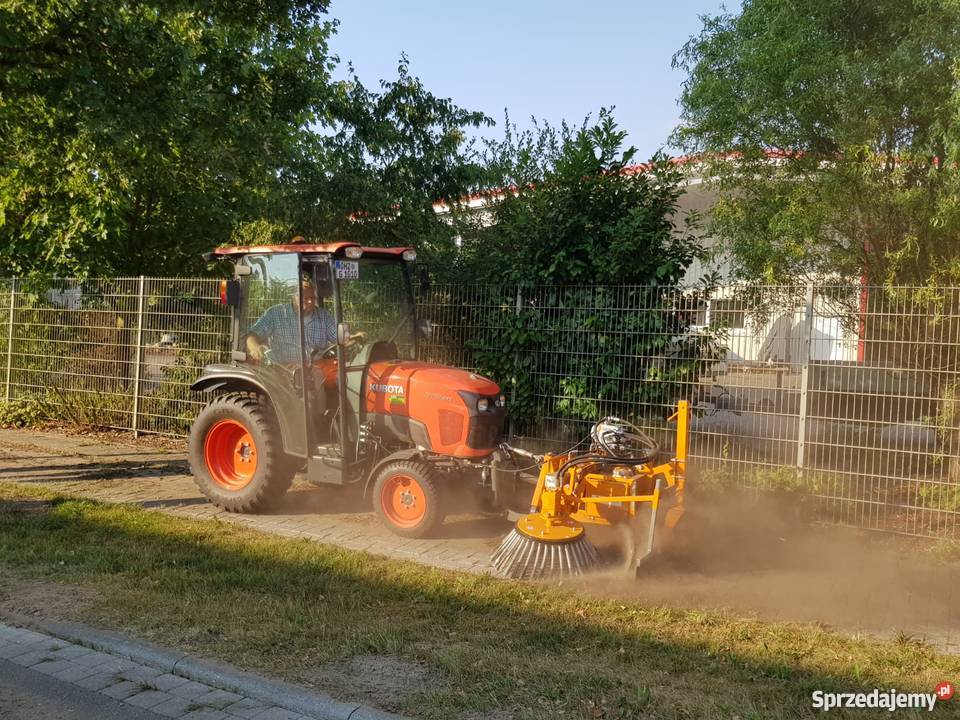 Szczotka do chwastów z napędem WOM traktora Warszawa