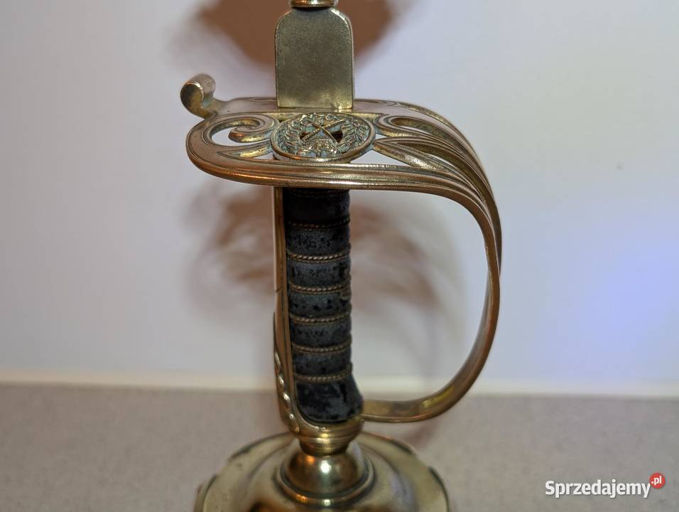 Antyczny mosiężny świecznik Benham Froud z Piła