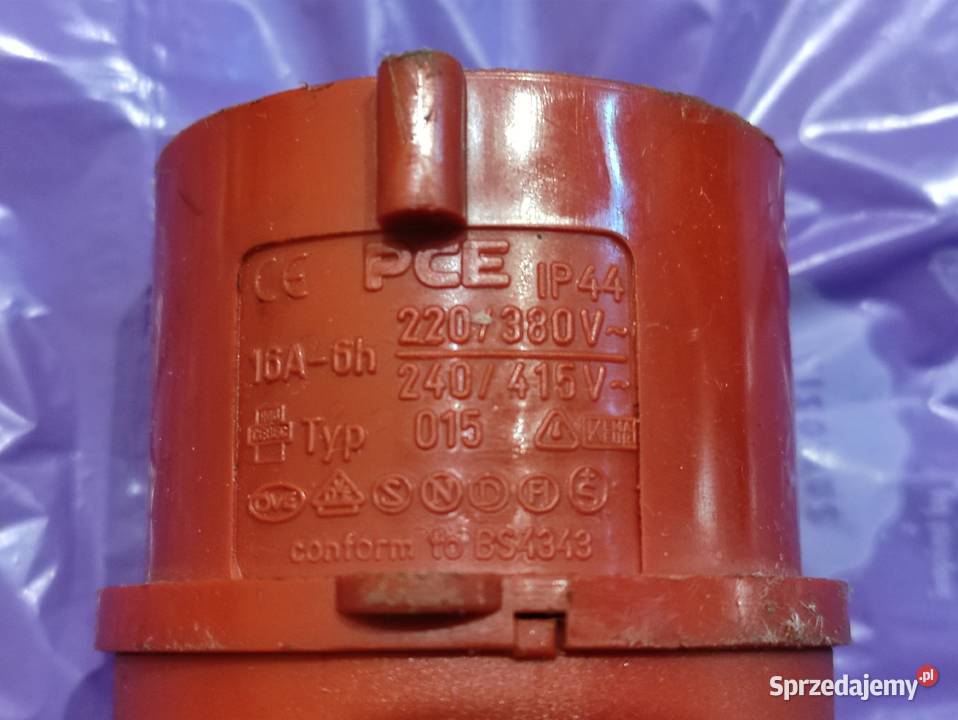 Zbiorniczekosłona i wtyczka siłowa Przeworno